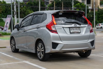 HONDA JAZZ 1.5 SV AT ปี 2016 (5กษ3525)