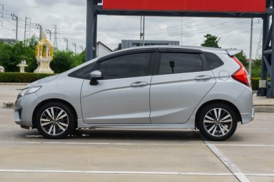 HONDA JAZZ 1.5 SV AT ปี 2016 (5กษ3525)