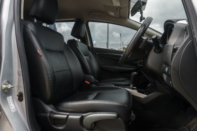 HONDA JAZZ 1.5 SV AT ปี 2016 (5กษ3525)