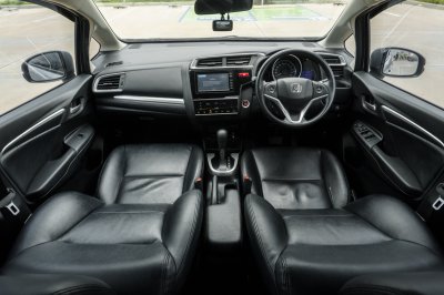 HONDA JAZZ 1.5 SV AT ปี 2016 (5กษ3525)