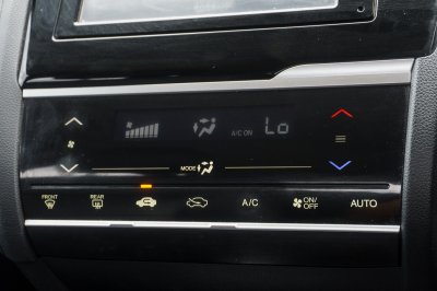 HONDA JAZZ 1.5 SV AT ปี 2016 (5กษ3525)