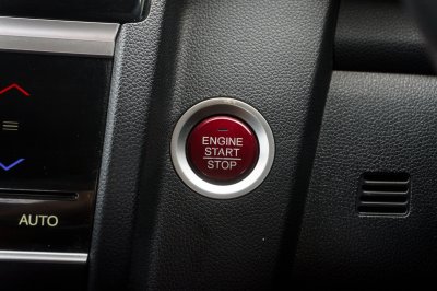 HONDA JAZZ 1.5 SV AT ปี 2016 (5กษ3525)