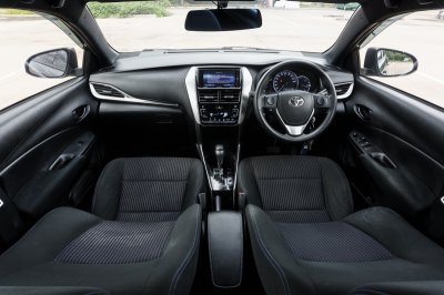 TOYOTA YARIS 1.2 E AT ปี 2019 (8กส2984)