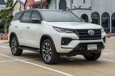 TOYOTA FORTUNER 2.4 V COMMANDER ปี2022 (2ขษ7512)