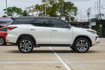 TOYOTA FORTUNER 2.4 V COMMANDER ปี2022 (2ขษ7512)
