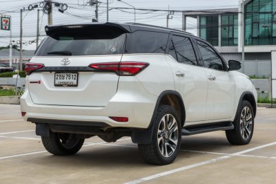TOYOTA FORTUNER 2.4 V COMMANDER ปี2022 (2ขษ7512)