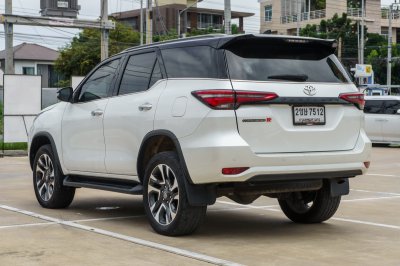 TOYOTA FORTUNER 2.4 V COMMANDER ปี2022 (2ขษ7512)