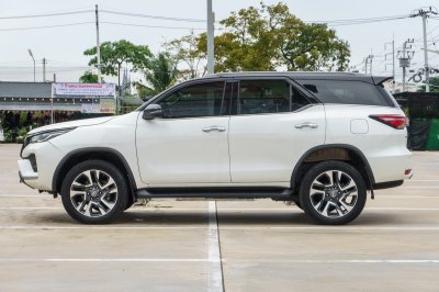 TOYOTA FORTUNER 2.4 V COMMANDER ปี2022 (2ขษ7512)