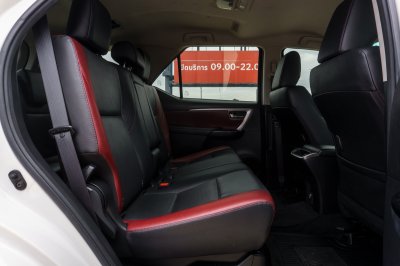 TOYOTA FORTUNER 2.4 V COMMANDER ปี2022 (2ขษ7512)