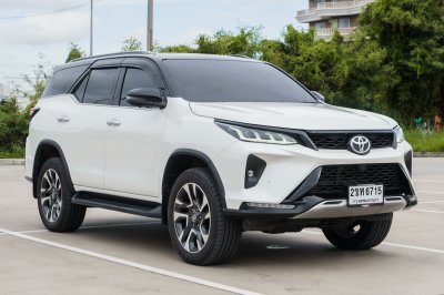 TOYOTA FORTUNER 2.4 LEGENDER 4WD AT ปี 2022 (2ขห6715)