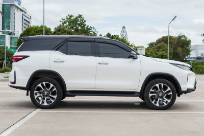 TOYOTA FORTUNER 2.4 LEGENDER 4WD AT ปี 2022 (2ขห6715)