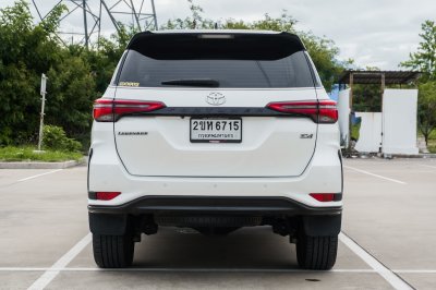 TOYOTA FORTUNER 2.4 LEGENDER 4WD AT ปี 2022 (2ขห6715)