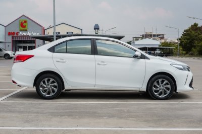 TOYOTA VIOS 1.5 MID ปี2021 (2ขจ8785)