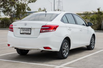 TOYOTA VIOS 1.5 MID AT ปี 2020 (1ขภ8261)