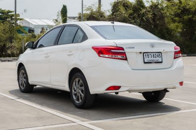 TOYOTA VIOS 1.5 MID AT ปี 2021 (1ขว8245)