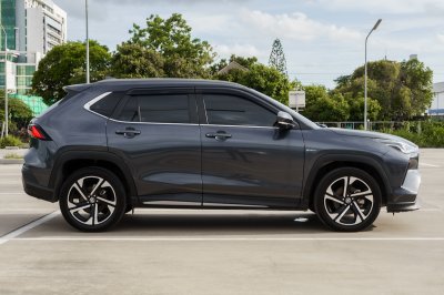 TOYOTA YARIS CROSS 1.5 HEV PREMIUM LUXURY ปี2025 (6ขช4527)