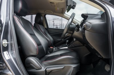 MAZDA 2 1.3 SPORT HIGH CONNECT AT 2018 (7กฬ8600)