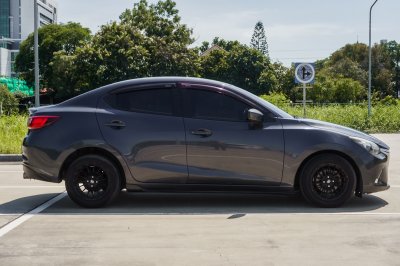 MAZDA 2 1.3 HIGH CONNECT AT ปี 2017 (6กท8583)
