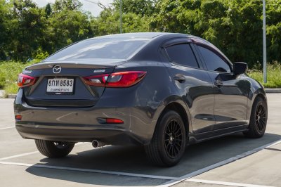 MAZDA 2 1.3 HIGH CONNECT AT ปี 2017 (6กท8583)