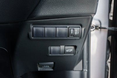 TOYOTA COROLLA CROSS 1.8 HYBRID PREMIUM ปี2022 (3ขภ9237)