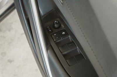 TOYOTA COROLLA CROSS 1.8 HYBRID PREMIUM ปี2022 (3ขภ9237)