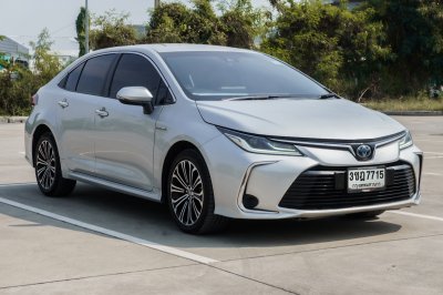 TOYOTA COROLLA ALTIS 1.8 HYBRID PREMIUM ปี2022 (3ขฎ7715)