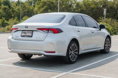 TOYOTA COROLLA ALTIS 1.8 HYBRID PREMIUM ปี2022 (3ขฎ7715)