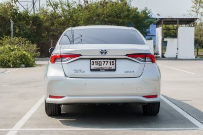 TOYOTA COROLLA ALTIS 1.8 HYBRID PREMIUM ปี2022 (3ขฎ7715)