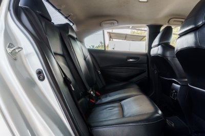 TOYOTA COROLLA ALTIS 1.8 HYBRID HIGH ปี2019 (9กญ7494)