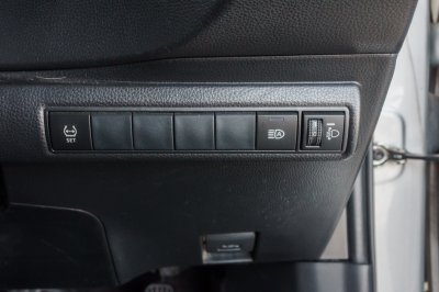 TOYOTA COROLLA ALTIS 1.8 HYBRID HIGH ปี2019 (9กญ7494)