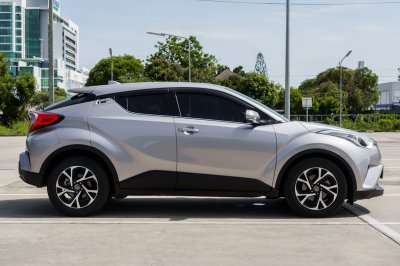 TOYOTA CH-R 1.8 MID AT ปี2019 (9กท690)