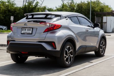 TOYOTA CH-R 1.8 MID AT ปี2019 (9กท690)