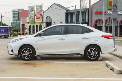 TOYOTA YARIS ATIV 1.2 SPORT PREMIUM AT ปี 2020 (กฉ6234)