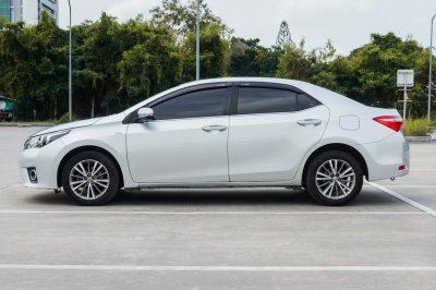 TOYOTA ALTIS 1.6 G ปี2015 (4กศ2974)