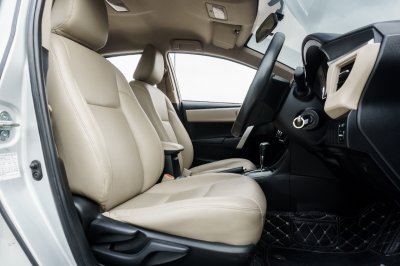 TOYOTA ALTIS 1.6 G ปี2015 (4กศ2974)