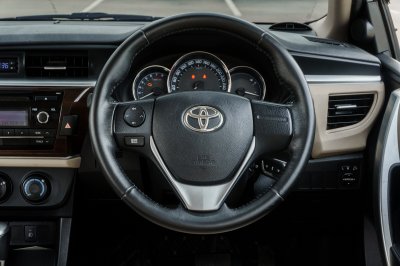 TOYOTA ALTIS 1.6 G ปี2015 (4กศ2974)