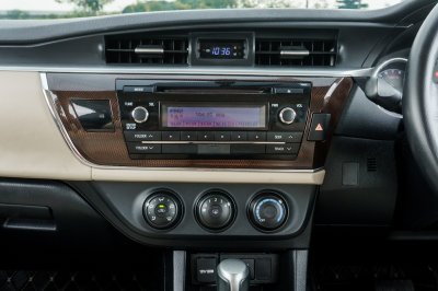 TOYOTA ALTIS 1.6 G ปี2015 (4กศ2974)