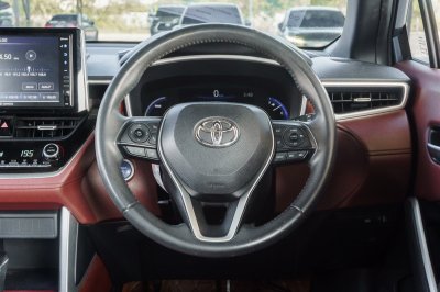 TOYOTA COROLLA CROSS 1.8 HYBRID PREMIUM SAFETY ปี2021 (1ขช9884)