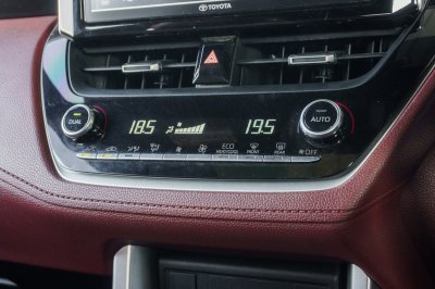 TOYOTA COROLLA CROSS 1.8 HYBRID PREMIUM SAFETY ปี2020 (3ขฆ1268)