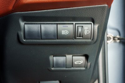 TOYOTA COROLLA CROSS 1.8 HYBRID PREMIUM SAFETY ปี2022 (1กม5201)