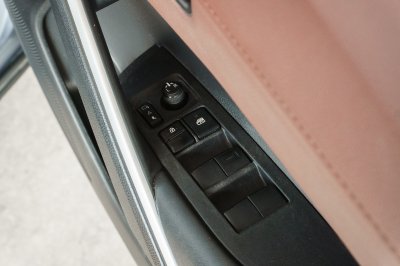 TOYOTA COROLLA CROSS 1.8 HYBRID PREMIUM SAFETY ปี2021 (1ขช9884)