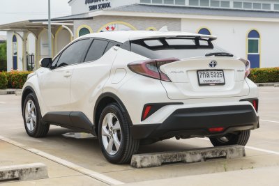 TOYOTA CH-R 1.8 HYBRID HIGH ปี2018 (7กล5325)