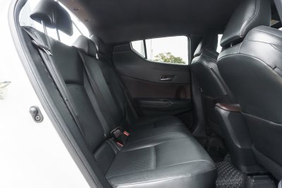 TOYOTA CH-R 1.8 HYBRID HIGH ปี2018 (7กล5325)