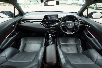 TOYOTA CH-R 1.8 HYBRID HIGH ปี2018 (กฉ1559)