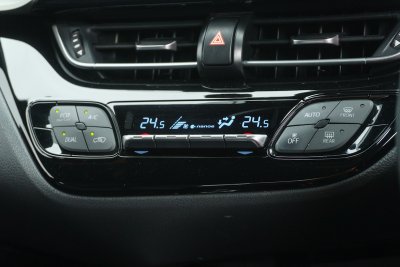 TOYOTA CH-R 1.8 HYBRID HIGH ปี2018 (กฉ1559)