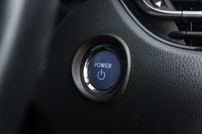 TOYOTA CH-R 1.8 HYBRID HIGH ปี2018 (7กล5325)