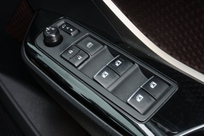 TOYOTA CH-R 1.8 HYBRID HIGH ปี2018 (7กล5325)