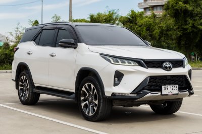 TOYOTA FORTUNER 2.8 4WD ปี2021 (ขจ1235)