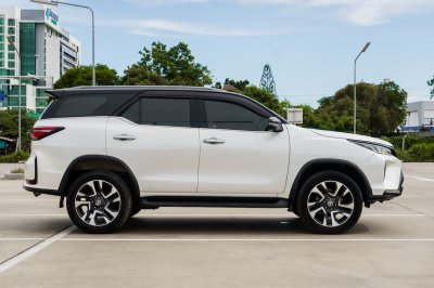 TOYOTA FORTUNER 2.8 4WD ปี2021 (ขจ1235)