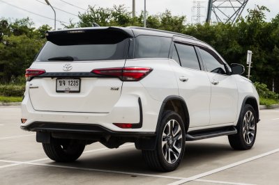 TOYOTA FORTUNER 2.8 4WD ปี2021 (ขจ1235)